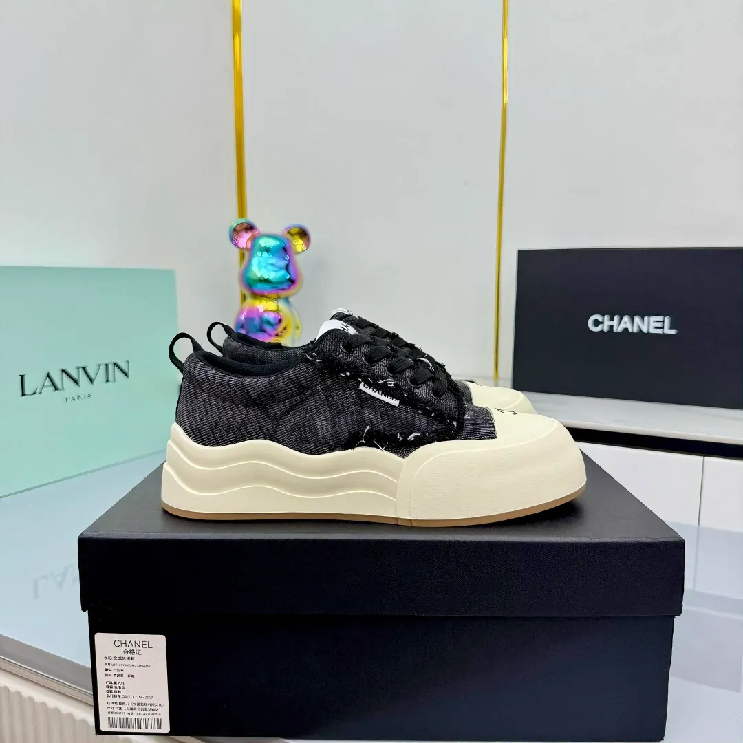 👟👟Ex-factory price 600👟👟 Chanel bread shoes ~ original calfskin panda shoes Chanel 25C latest hot style panda black and white sports shoes casual sneakers Xiaoxiang hot item classic black and white panda color coco girls must pay Fabric: original custom mixed sheepskin lining: original imported breathable mesh lining outsole: Original molded rubber + TPU combination Size: Women's 35-41 Buy now👉